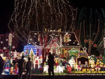discover-the-best-christmas-lights-around-richmond-with-the-tacky-light-tour-fro-5a0e51c718b47 (1)